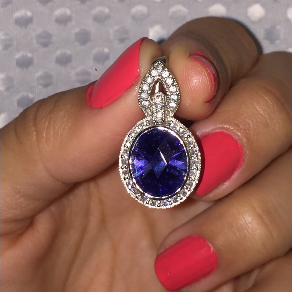 Oval shaped amethyst or tanzanite pendant 925